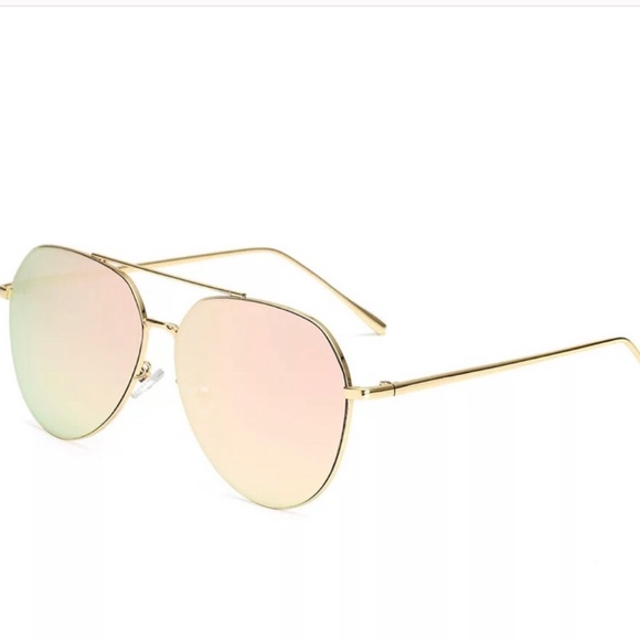 Rose Gold Mirrored Aviator Sunglasses - Picture 4 of 6